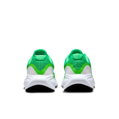 Talla: 7.5 Nike Revolution 8