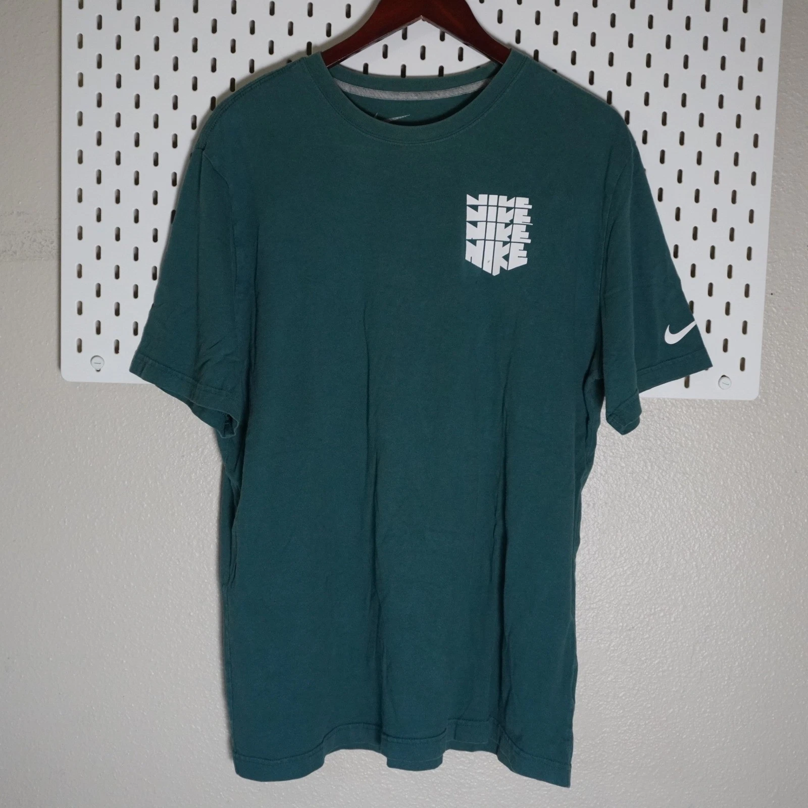 Nike T Shirt Mens XL Green Short Sleeve Graphic Logo Tee Regular Fit Activewear