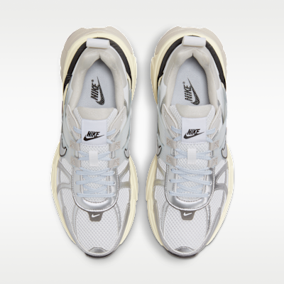 Talla W 8 / M 6.5- Nike V2K Run Zapatos de mujer con detalles reflectantes