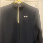 Sudadera deportiva Nike para mujer, color negro, con cremallera de un cuarto, tecnología DRI-FIT, protección UV, talla M, nueva, CW7267-017, $65