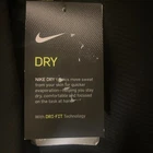 Sudadera deportiva Nike para mujer, color negro, con cremallera de un cuarto, tecnología DRI-FIT, protección UV, talla M, nueva, CW7267-017, $65