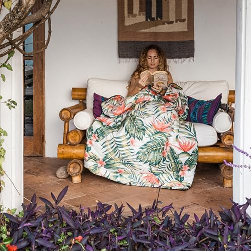 Nomadix Puffer Blanket   Water Resistant  Eco Friendly Insulated Blanket with Snaps for Camping  Beach  and Travel  Made from Recycled Materials