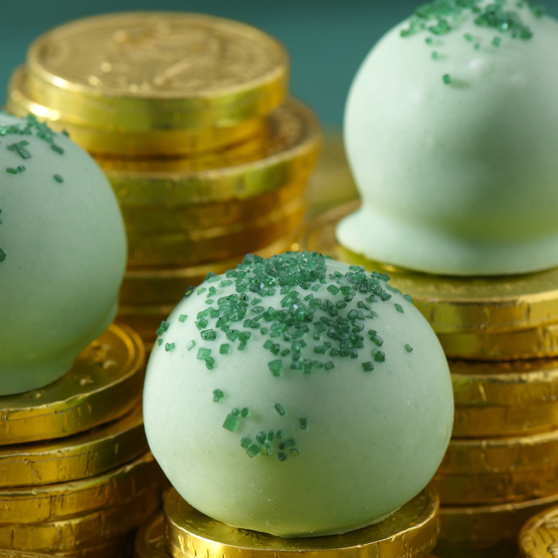 OREO Mint Creme Chocolate Sandwich Cookies  Family Size  18 71 oz