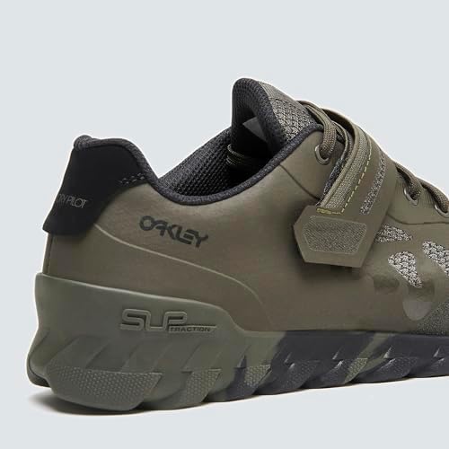 Talla 7 - Oakley Mens Koya Recycled Mountain Bike Sneaker