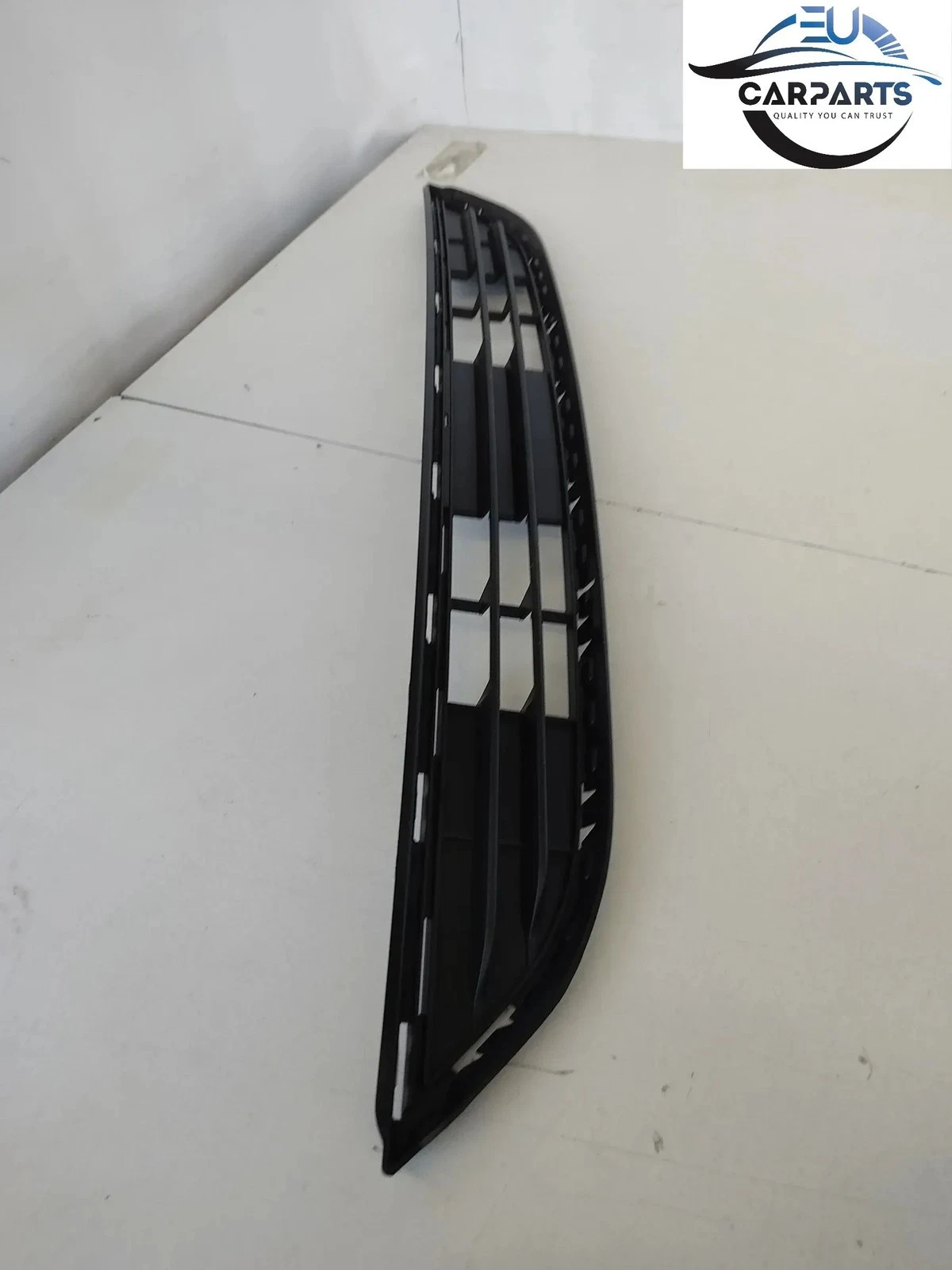 Original BMW F26 grid Partially closed at the bottom 51117338490