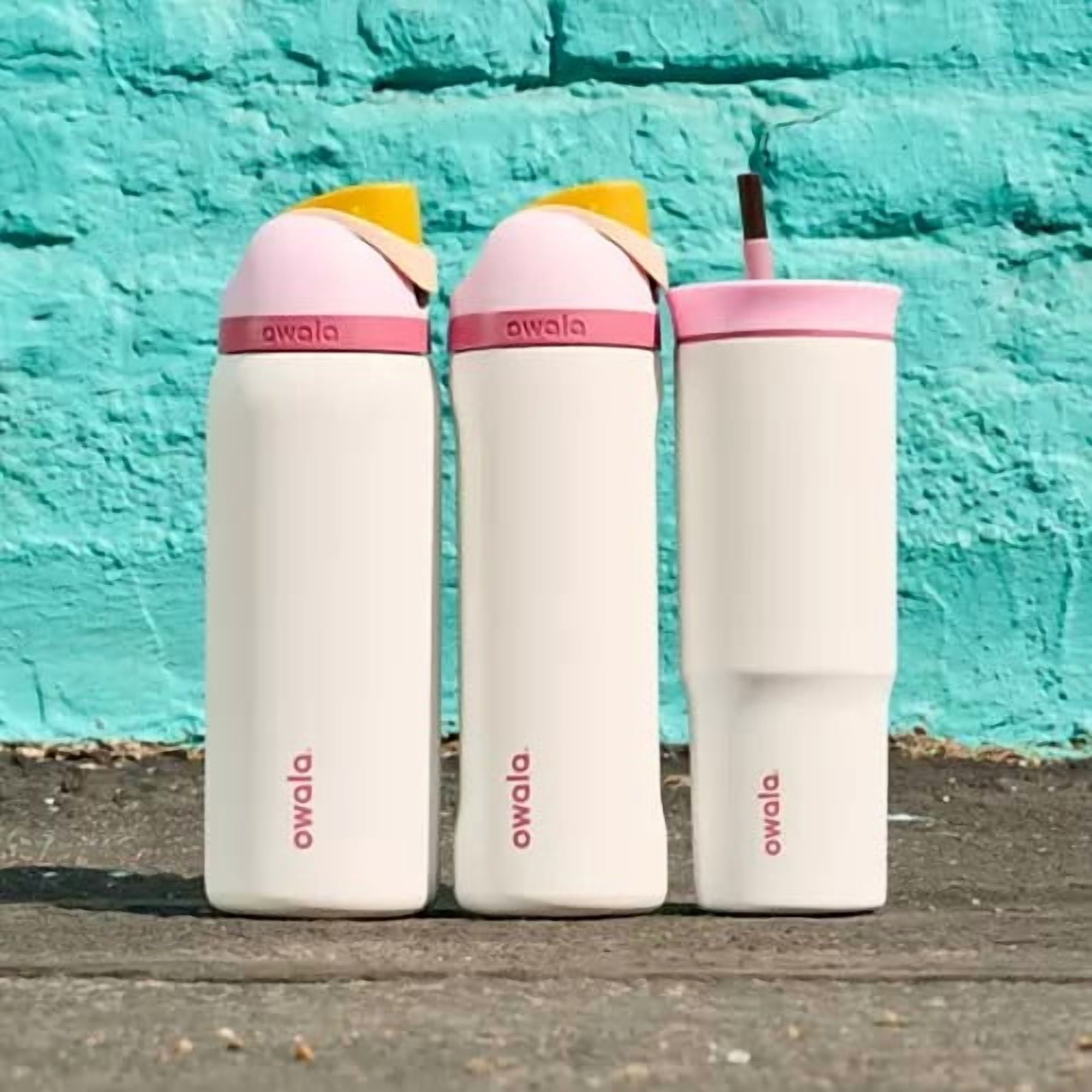 Owala FreeSip Botella de Agua de Acero Inoxidable con Aislamiento y Pajita para Deportes y Viajes, Botella de Agua Deportiva sin Bpa, 24 oz, Lila Violeta
