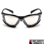 Gafas de seguridad de proximidad Pyramex con acolchado de espuma, marco negro y lente antivaho transparente.