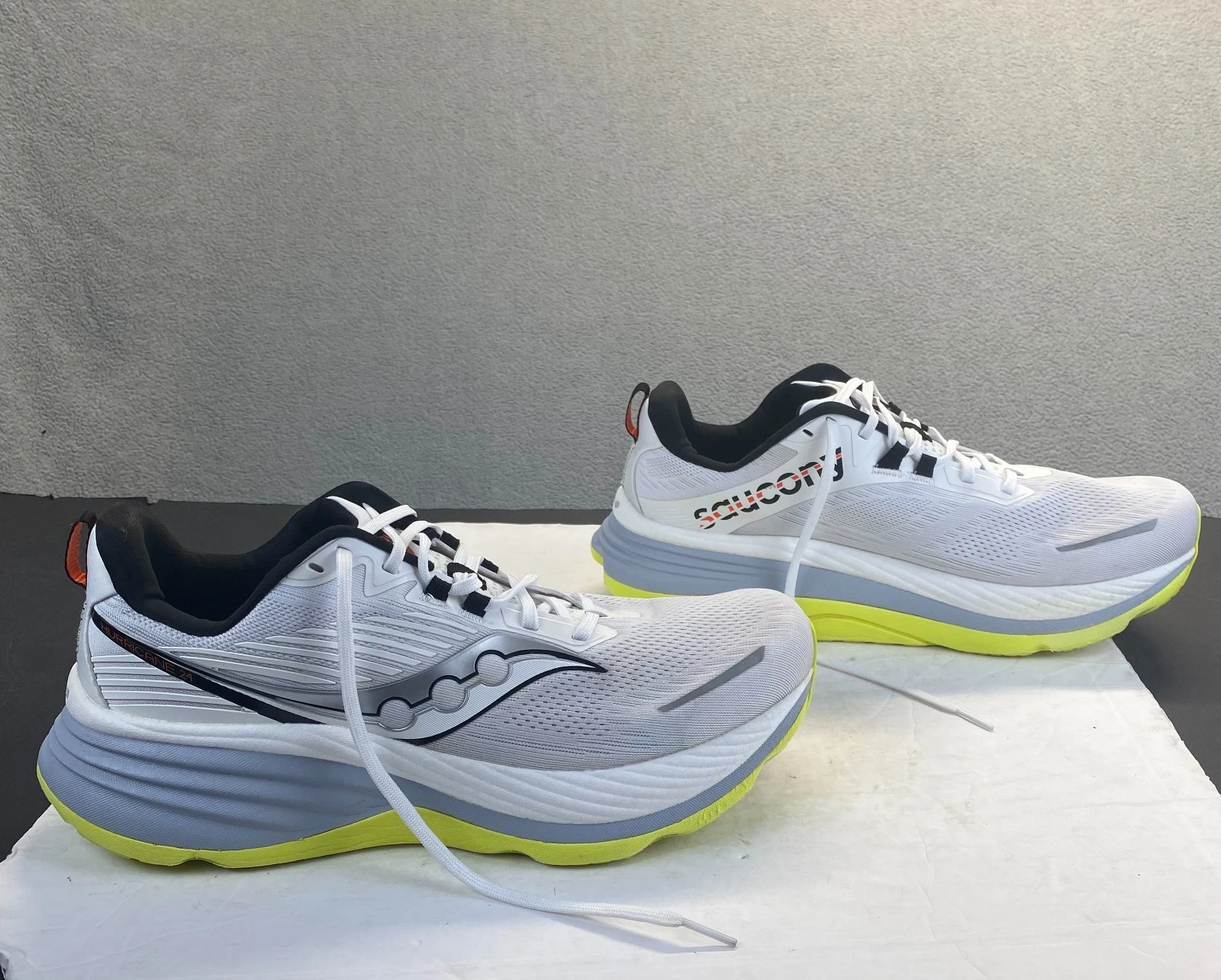 Saucony Hurricane 24 White Black Citron S20934 213 Men s Size 11 Wide Comfort