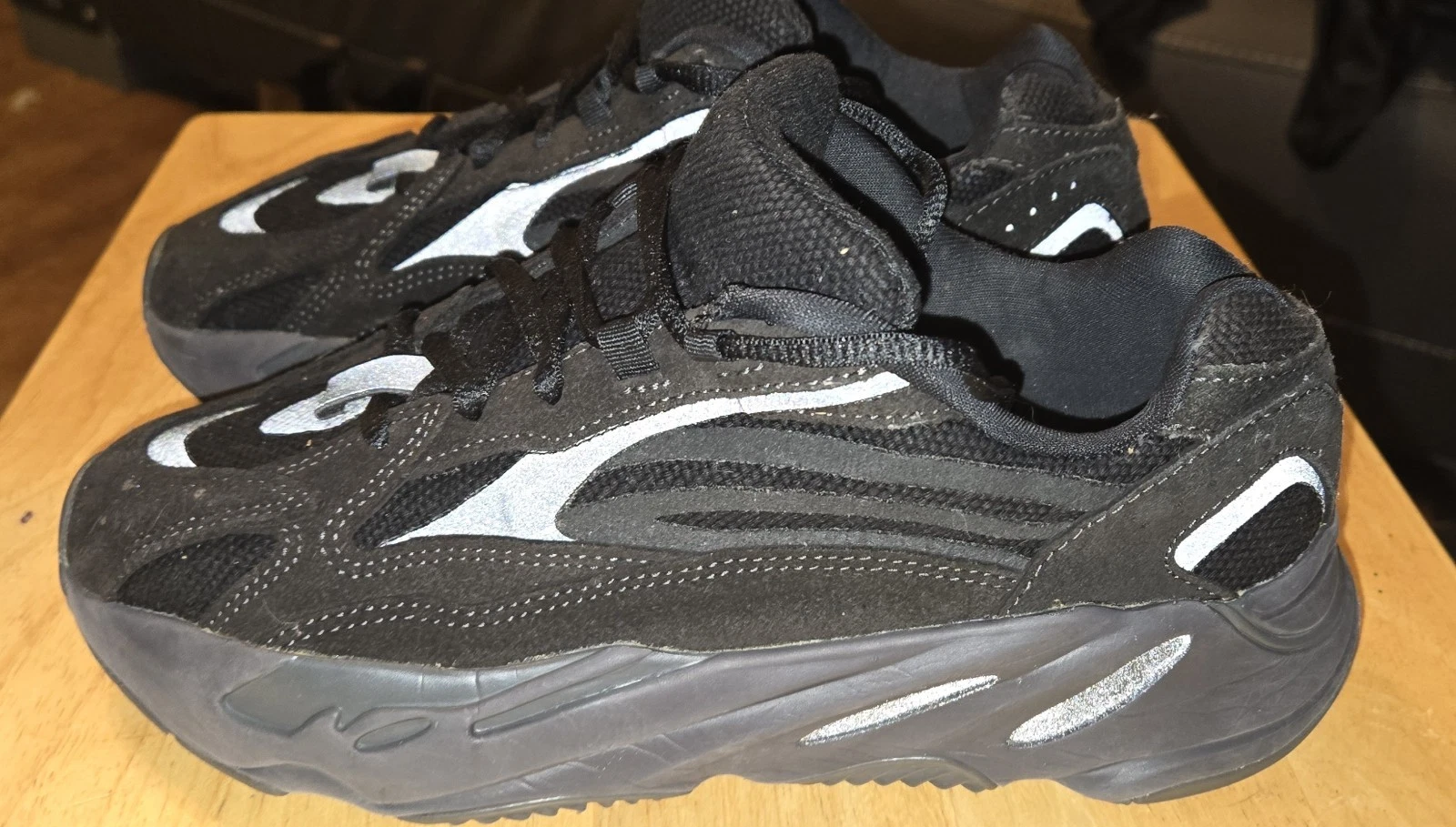 Size 6    adidas Yeezy Boost 700 V2 Vanta Reflective