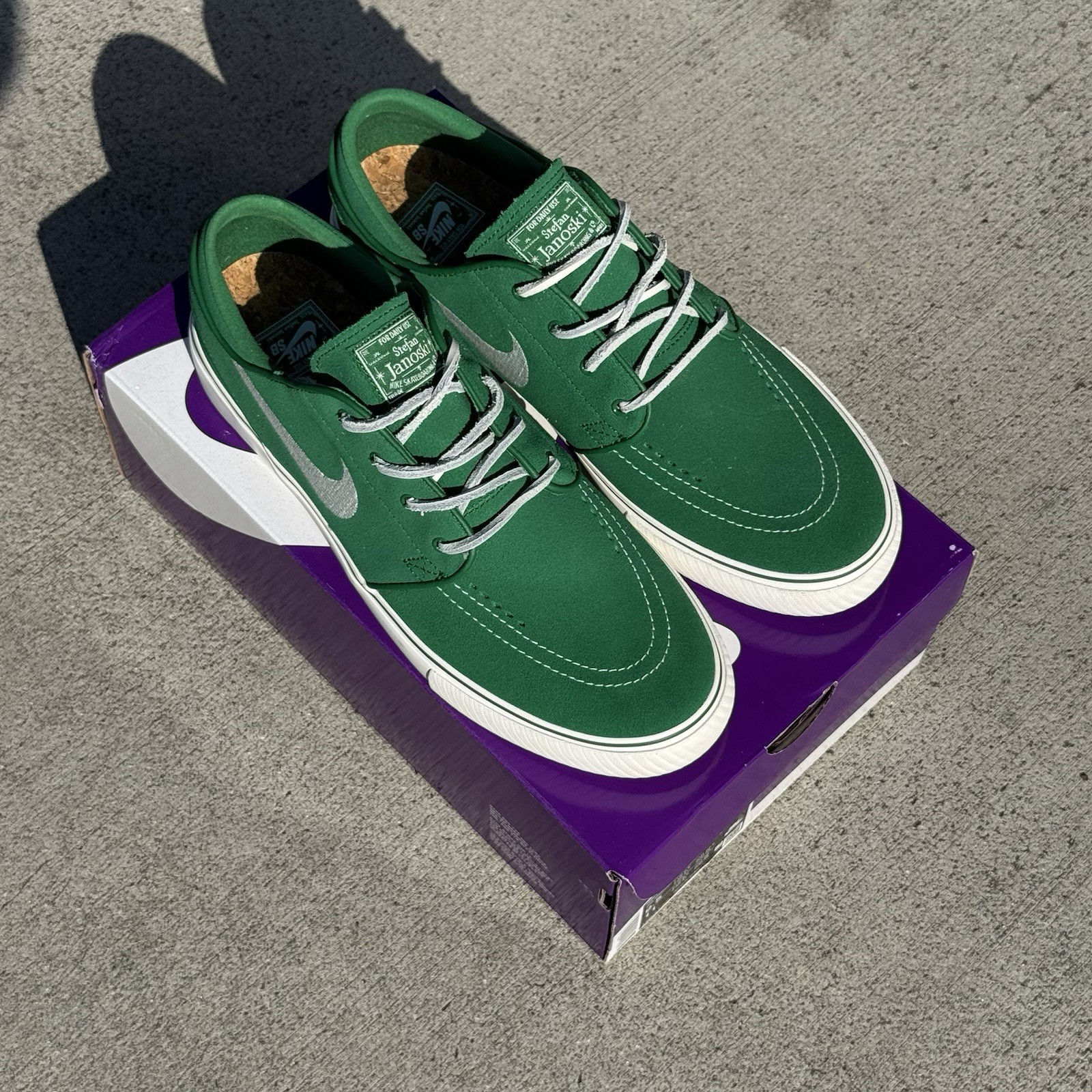 Size 9   Nike SB Zoom Janoski OG  Pine Green FD6757 302