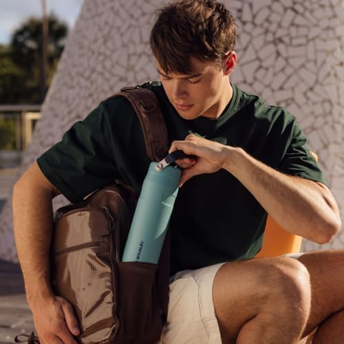 STANLEY - Botella de agua IceFlow Flip Straw 2.0 con pajilla abatible, abertura más grande, acero inoxidable aislado, sin bisfenol A, 36 onzas, liviana y antiderrames, color verde Meadow