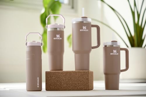 STANLEY - Botella de agua IceFlow Flip Straw 2.0 con pajilla abatible, abertura más grande, acero inoxidable aislado, sin bisfenol A, 36 onzas, liviana y antiderrames, color verde Meadow