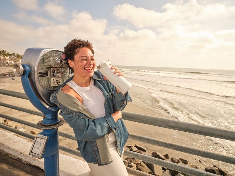 STANLEY - Botella de agua IceFlow Flip Straw 2.0 con pajilla abatible, abertura más grande, acero inoxidable aislado, sin bisfenol A, 36 onzas, liviana y antiderrames, color verde Meadow