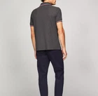 Polo Tommy Hilfiger de secado rápido con protección UV y ribete de rayas para hombre