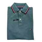 Polo Tommy Hilfiger de secado rápido con protección UV y ribete de rayas para hombre