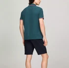 Polo Tommy Hilfiger de secado rápido con protección UV y ribete de rayas para hombre