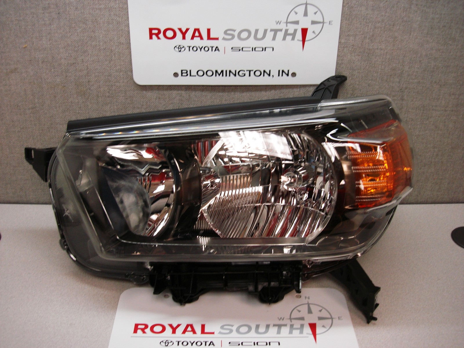 Toyota 4Runner 2010   2013 Trail Left Front Headlight Genuine OEM OE