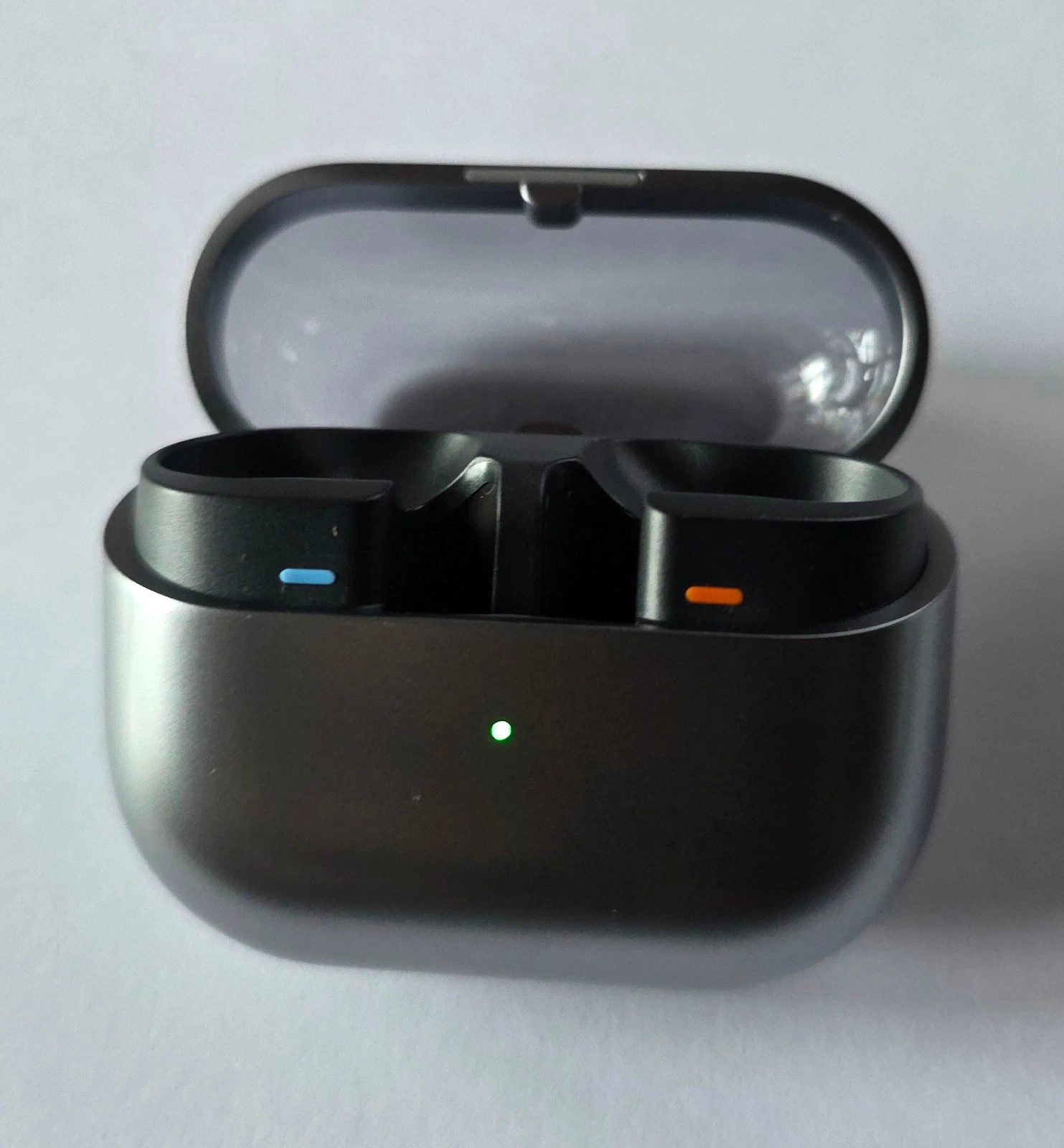 Unused OEM Silver CHARGING CASE for Samsung Galaxy Buds3 Pro Earbuds SM R630