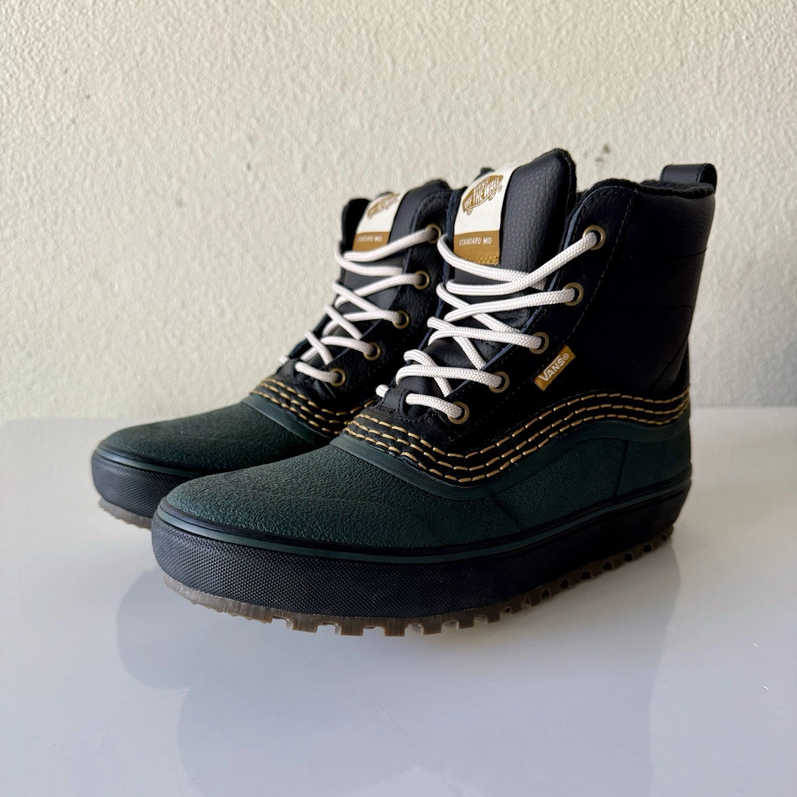 Vans MTE Standard Mid Snow Boots  Forest Green  US 9 5 Men s/ 11 Women s