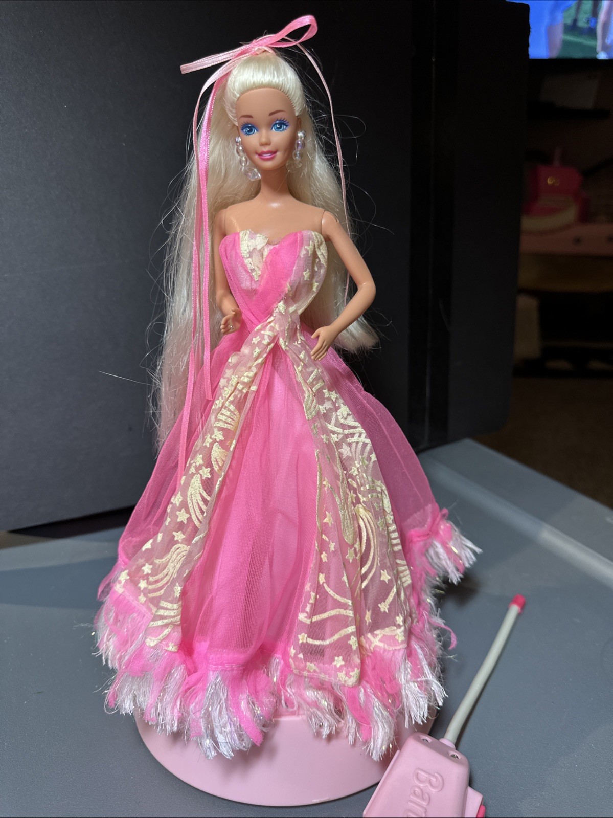 Vintage Mattel 1994 Dance N Twirl Barbie  in her Gorgeous gown  works