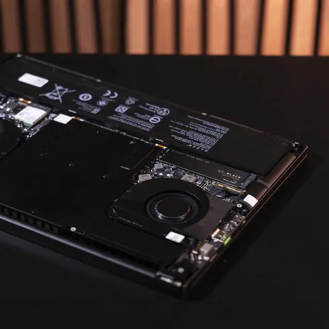 WD BLACK SN7100 M 2 2280 1TB PCI Express 4 0 x4 TLC 3D NAND Internal Solid State Drive  SSD  WDS100T4X0E