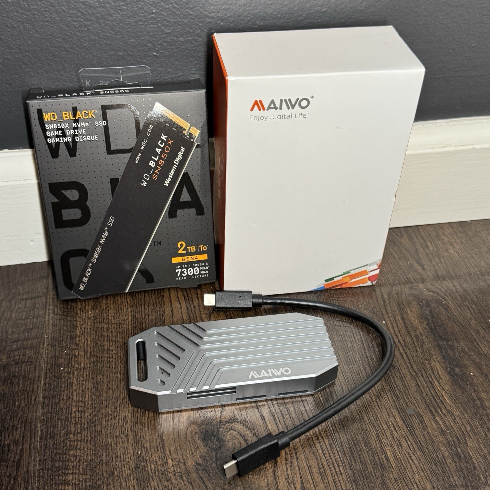 Western Digital WD Black SN850X 2TB 2280mm M 2 NVMe Gen 4 0 x 4 SSD   Enclosure