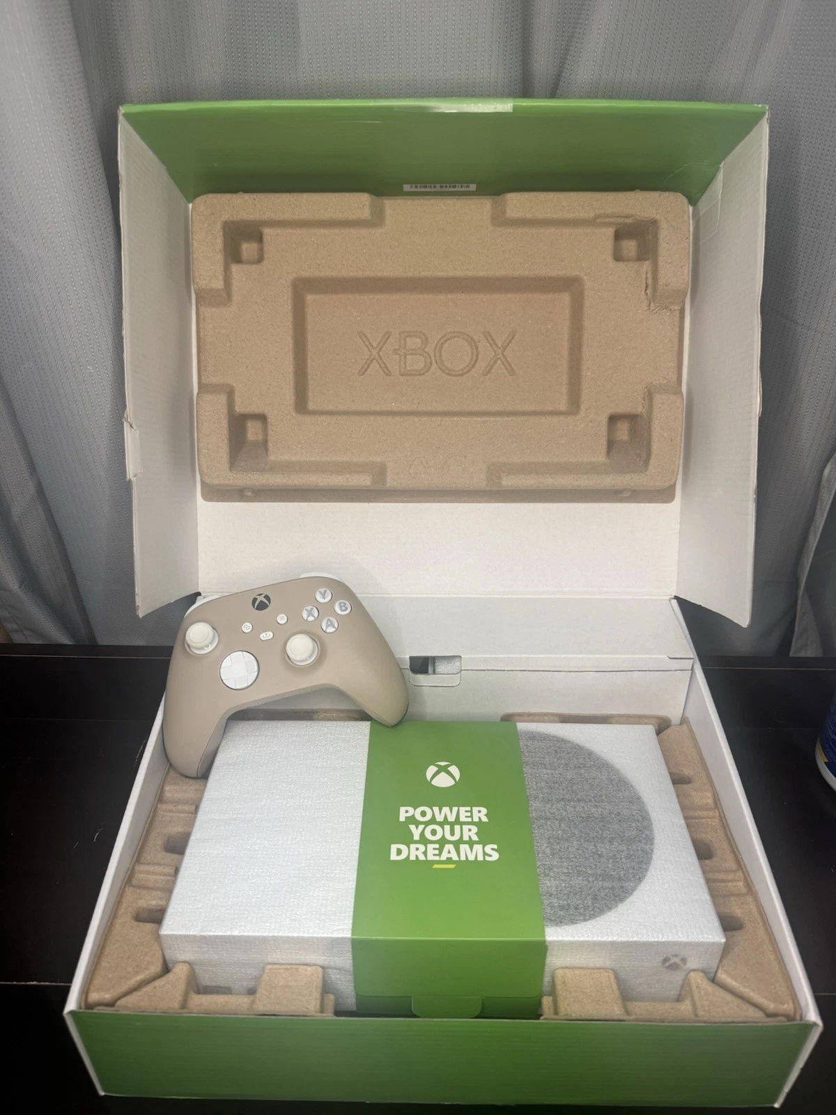 Xbox Series S 512GB   NEW Never Powered On   Complete with Box & 2 Controllers