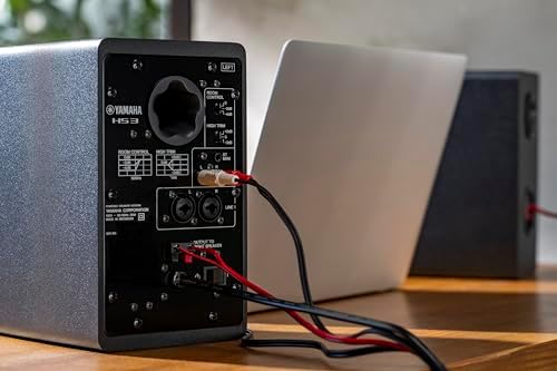 Yamaha HS4 Powered Studio Monitor in White  Pair  HS4 W 