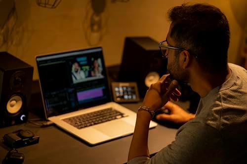 Yamaha HS4 Powered Studio Monitor in White  Pair  HS4 W 