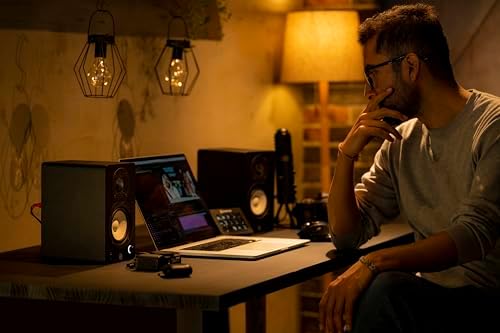 Yamaha HS4 Powered Studio Monitor in White  Pair  HS4 W 