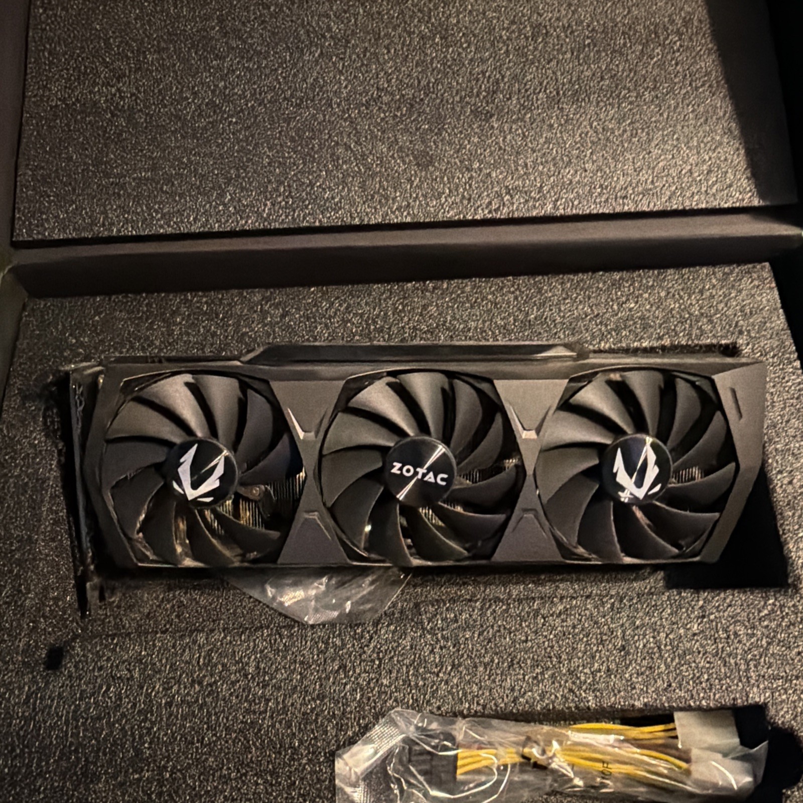 ZOTAC GAMING GeForce RTX 3080 Trinity OC 10GB GDDR6X Gpu   1 broken fan blade 