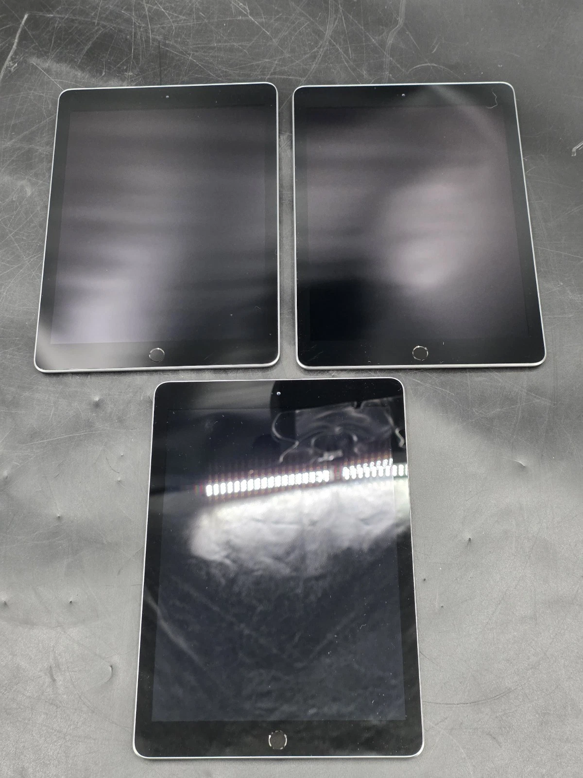  LOT OF 3  Apple iPad  6th Generation    32GB   Space Gray   A1893