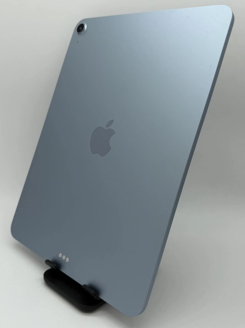  only 1    Cycle  Apple iPad Air 11  M3  Blue  WiFi   minor scratching   P132 