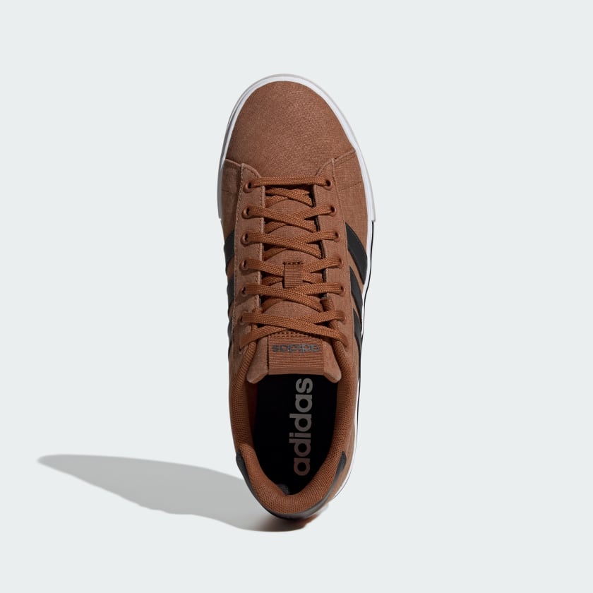 COLOR: Earth Strata / Off White / Aurora Coffee  Talla 9.5 adidas men Daily 4 0 Shoes