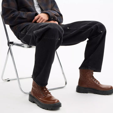 combat boot in signature leather