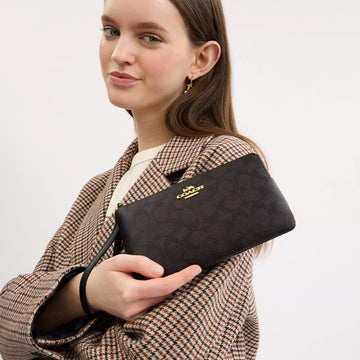 large corner zip wristlet in signature canvas