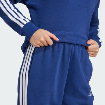 adidas   Se envía y vende por  adidas    Sudadera de felpa con las 3 rayas de la colección Essentials para mujer
